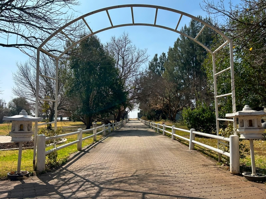 6 Bedroom Property for Sale in Potchefstroom Rural North West